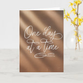 "One Day at a Time" Script Encouragement Card Kaart (Gele Bloem)