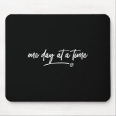 One Day At A Time Sitive Motivational Quote Saying Muismat (Voorkant)