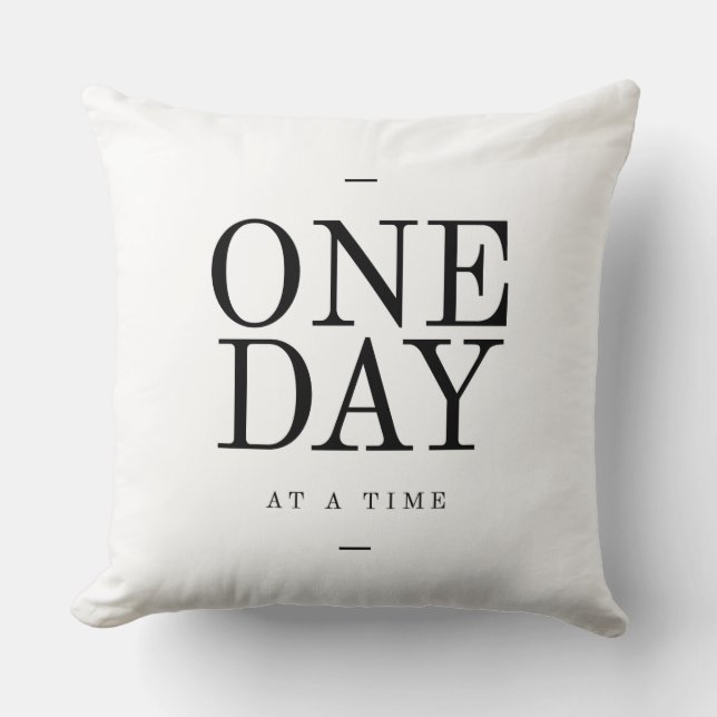 One Day Inspirating Sobriety Quote White Black Kussen (Voorkant)