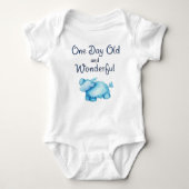 One Day Old & Wonderful! Romper (Voorkant)