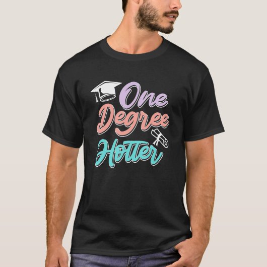 One degree hotter diploma bachelors masters degree t-shirt (Voorkant)