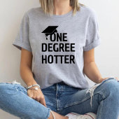 One Degree Hotter Funny University Afstuderen pet T-shirt