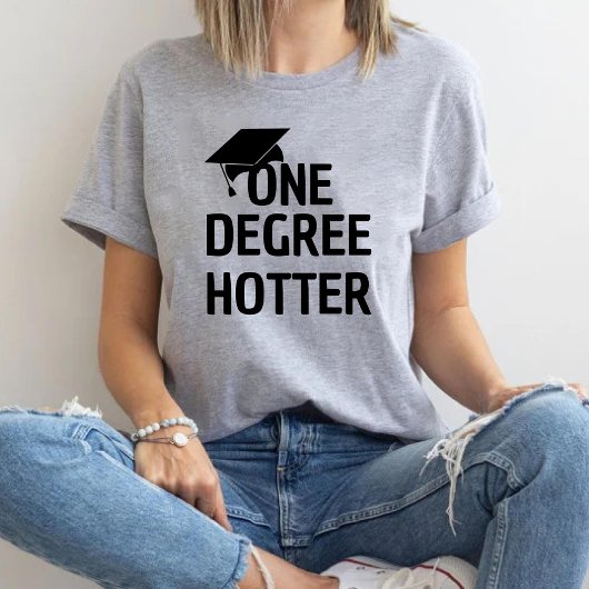 One Degree Hotter Funny University Afstuderen pet T-shirt