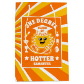 One Degree Hotter Retro Graduation Party Medium Cadeauzakje (Voorkant)