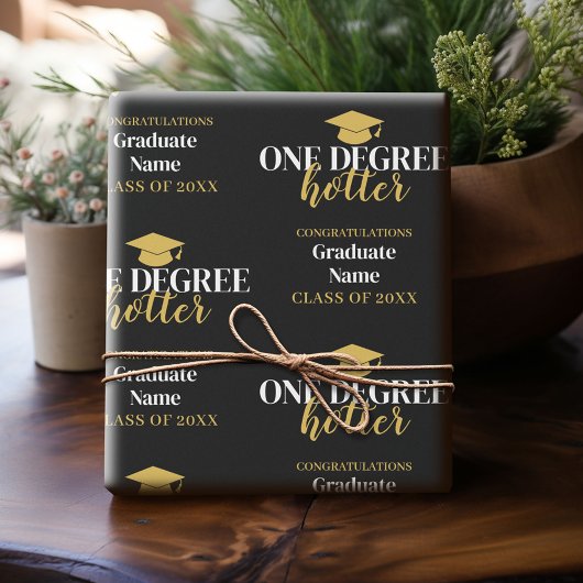 One Degree Hotter - Zwart Goud Afstuderen Script Cadeaupapier