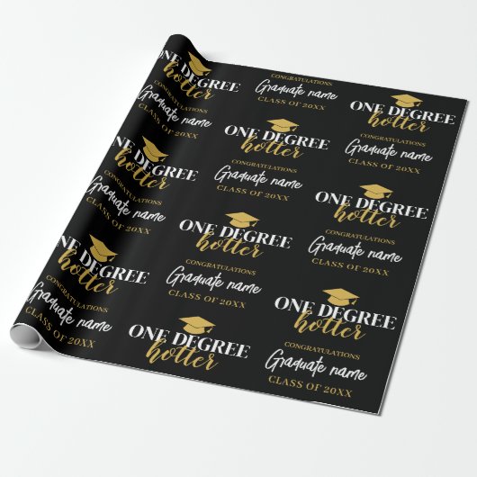 One Degree Hotter - Zwart Goud Afstuderen Script Cadeaupapier (Uitgerold)