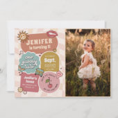 One Groovy Babe Retro Daisy 1e Verjaardag Foto Kaart (Voorkant)