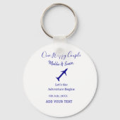 One happy Couple Let's Adventure begint bruiloft c Sleutelhanger (Achterkant)