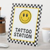 One Happy Dude Happy Face Tattoo Reclamebord Met Voetstuk (Insitu)