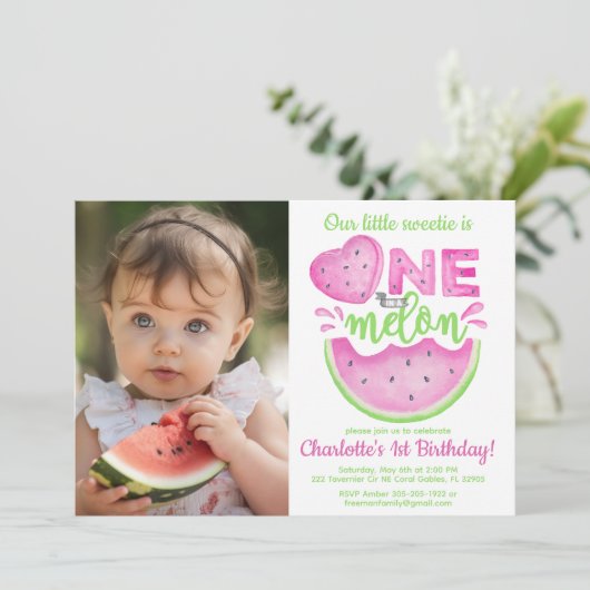 One in a Melon 1st Birthday Fotouitnodiging Kaart (Staand voorkant)