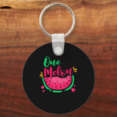 One In A Melon Dada Summer Birthday Party Matching Sleutelhanger (Voorkant)