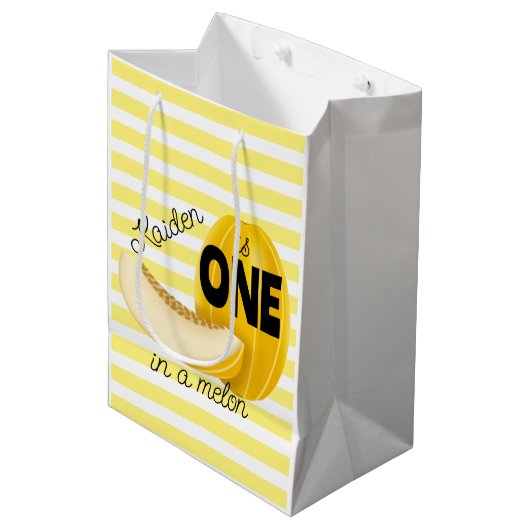 One in a Melon First 1st Birthday Party Medium Cadeauzakje (Voorkant Gekanteld)