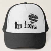 One Love Heart Black Trucker Pet (Voorkant)