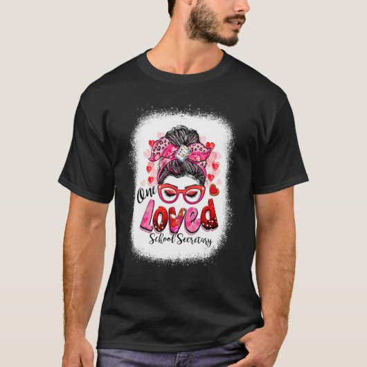 One Loved School Secretary Messy Bun Valentine's D T-shirt (Voorkant)