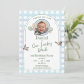 One Lucky Duck 1st Birthday Photo Invitation Kaart (Staand voorkant)