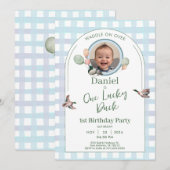 One Lucky Duck 1st Birthday Photo Invitation Kaart (Voorkant / Achterkant)