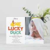 One Lucky Duck Invite 1st First Birthday Photo Kaart (Staand voorkant)