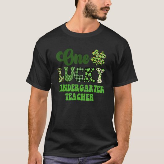 One Lucky Kindergarten Teacher Groovy St. Patrick' T-shirt (Voorkant)