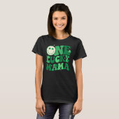 One Lucky Mama Groovy Happy St Patrick's Day Shamr T-shirt (Voorkant volledig)