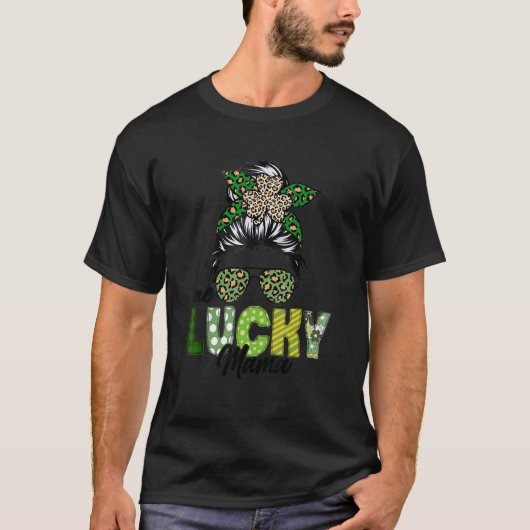 One Lucky Mama Messy Bun Leopard Shamrock Funny St T-shirt (Voorkant)