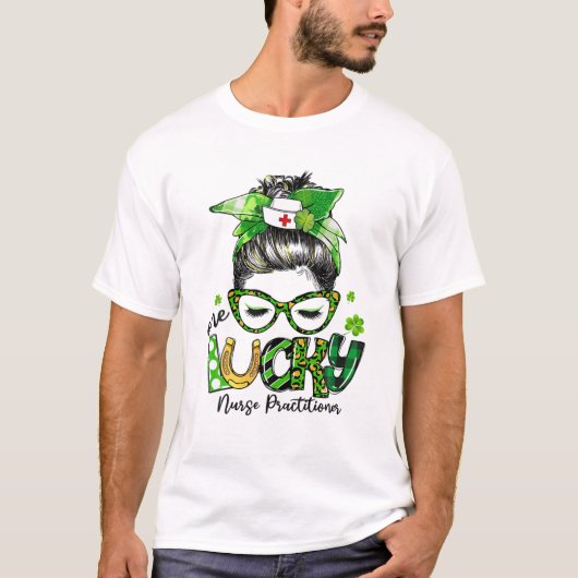 One Lucky Nurse Practitioner Messy Bun St Patrick' T-shirt (Voorkant)