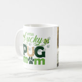 One Lucky Pug Mom St. Patrick's Day Foto Koffiemok (Voorkant links)
