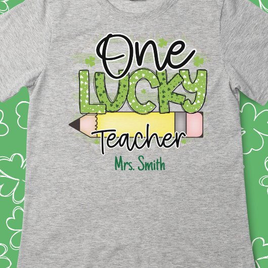 "One Lucky Teacher" gepersonaliseerd T-shirt ✏️