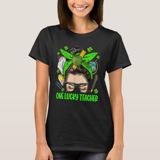 One Lucky Teacher Messy Bun St Patricks Day Clover T-shirt (Voorkant)