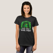 One Lucky Travel Agent Rainbow St Patrick's Day Qu T-shirt (Voorkant volledig)