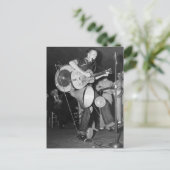 One Man Band, 1938 Briefkaart (Staand voorkant)