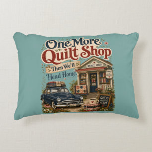 One More Quilt Shop Vintage Cottage Scene Accent Kussen
