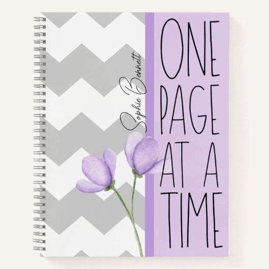 One Page at a Time – Motivational Lavender Floral Notitieboek (Voorkant)