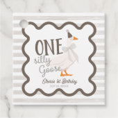 One Silly Goose Beige Bow 1st Birthday Bedankjes Labels (Voorkant)
