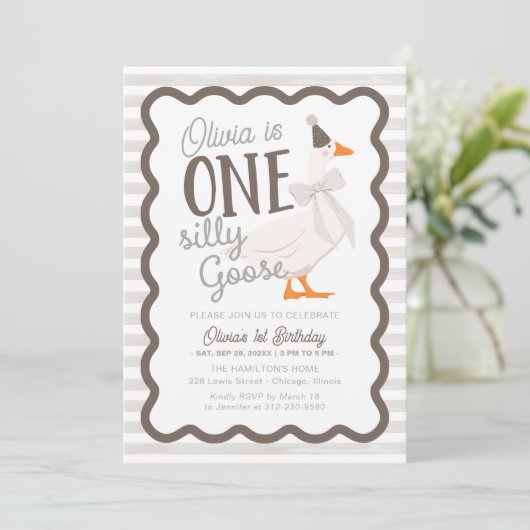 One Silly Goose Beige Bow 1st Birthday Kaart (Staand voorkant)