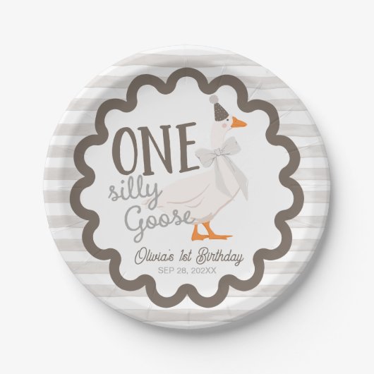 One Silly Goose Beige Bow 1st Birthday Papieren Bordje (Voorkant)