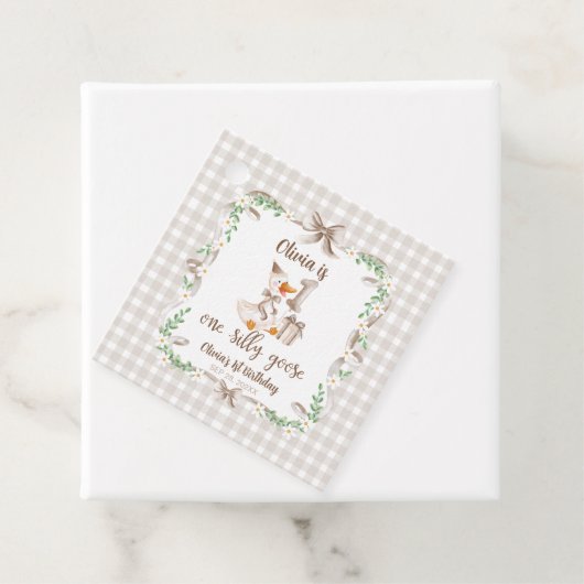 One Silly Goose Brown Bow 1st Birthday Bedankjes Labels (In situ)