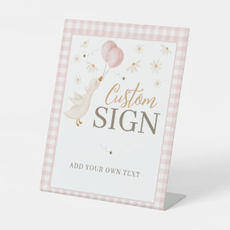 One Silly Goose Girls 1e Verjaardag Roze Gingham Reclamebord Met Voetstuk