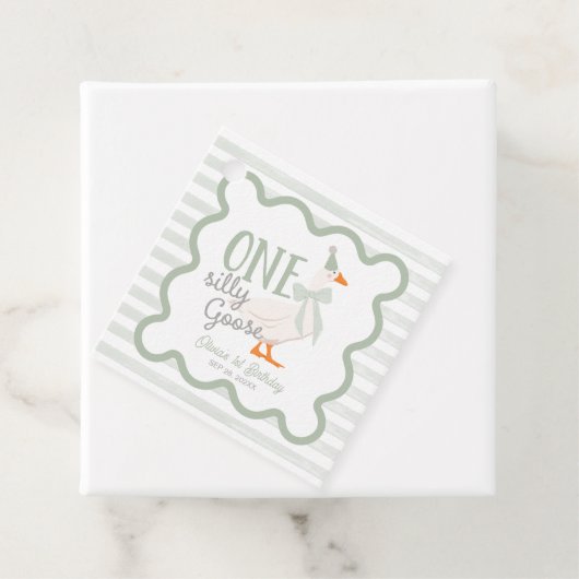 One Silly Goose Green Bow 1st Birthday Bedankjes Labels (In situ)