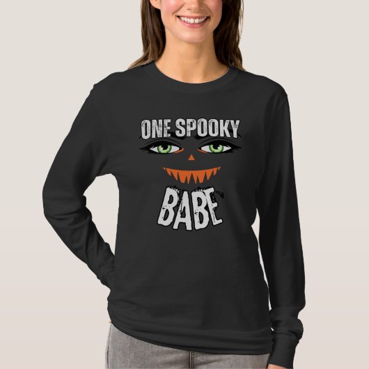 One Spooky Babe.b T-shirt (Voorkant)