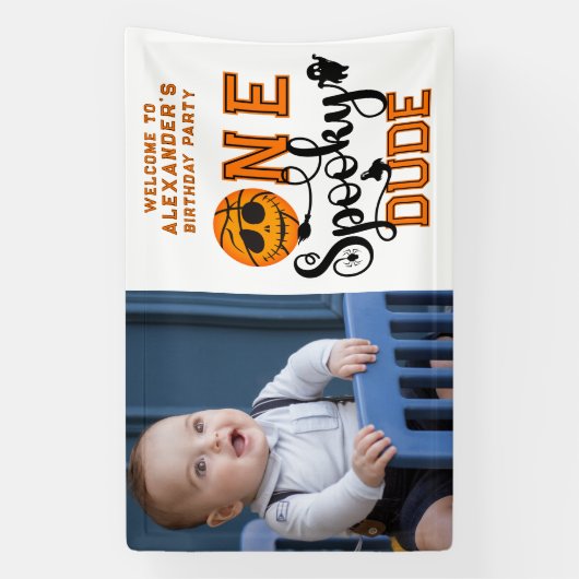 One Spooky Dude Basketball Boys Verjaardag Welkom Spandoek (Verticaal)