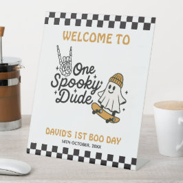 One Spooky Dude Halloween Verjaardag Reclamebord Met Voetstuk