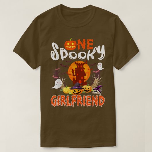 One Spooky Funny Girlfriend Halloween Couple Costu T-shirt (Design voorkant)