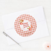 One Sweet Peach 1e Verjaardag Landelijke Gingham Ronde Sticker (Envelop)