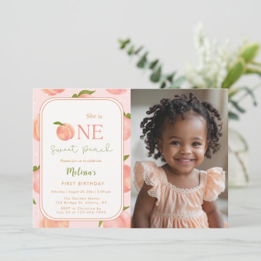 One Sweet Peach 1st Birthday Fotouitnodiging Kaart (Staand voorkant)