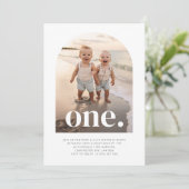 One Twin Boys - Gebogen foto Eerste Verjaardag Kaart (Staand voorkant)