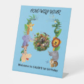 One Wild Year Boy's 1st Birthday Welkom Teken Reclamebord Met Voetstuk (Voorkant)