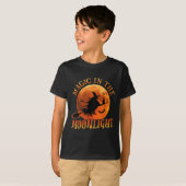 One Witch Riding Broom Halloween Magic T-shirt (Voorkant volledig)