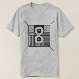 Oneindig Evenwicht: Een Internationale Stijl van M T-shirt