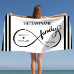 Oneindigheid Gepersonaliseerde Familienaam en Oost Strandlaken<br><div class="desc">Dit is het perfecte cadeau voor elk stel dat houdt van tijd doorbrengen op het strand! Het infinity-ontwerp is elegant en modern, en kan worden aangepast met de familienaam en vastgestelde datum. Deze mooie handdoek zal zeker een gewaardeerde aandenken worden. Aangepaste paar strandlaken! Deze maken een geweldig huwelijksdag cadeau voor...</div>
