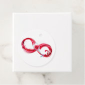 Oneindigheid met rode wijn bedankjes labels (In situ)